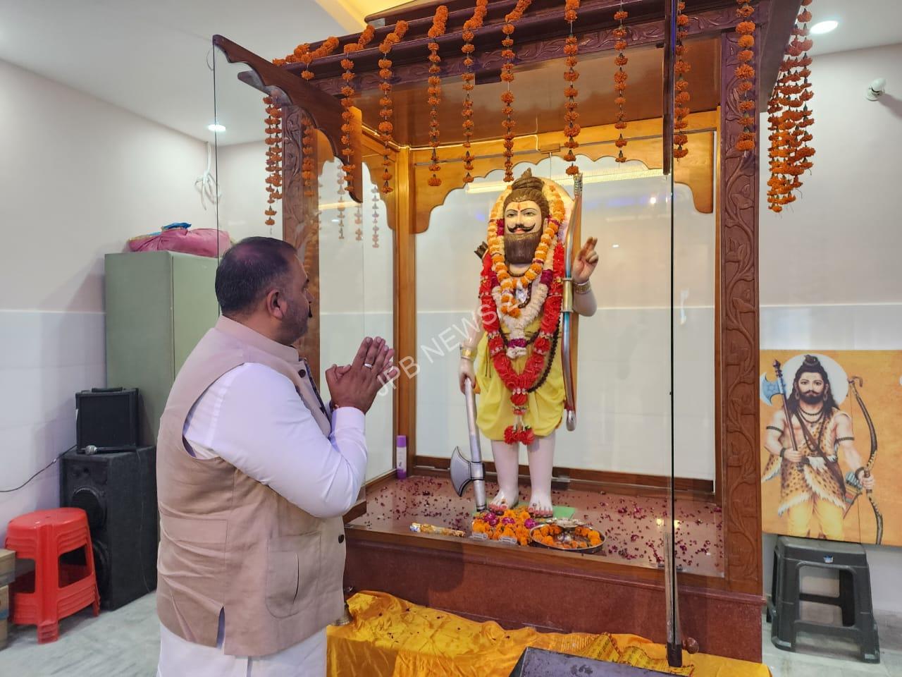 सुशील रिंकू ने भगवान परशुराम जन्मोत्सव पर मन्दिर में नतमस्तक होकर लिया भगवान परशुराम जी का आशीर्वाद
