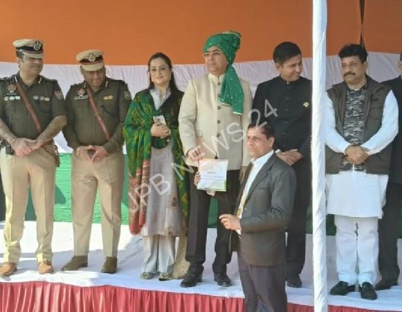 पिरथी पाल कैले को समाज सेवा के सराहनीय कार्यों के लिए गणतंत्र दिवस पर सम्मानित किया - Pirthi pal kale was honored on republic day for his commendable work of social service