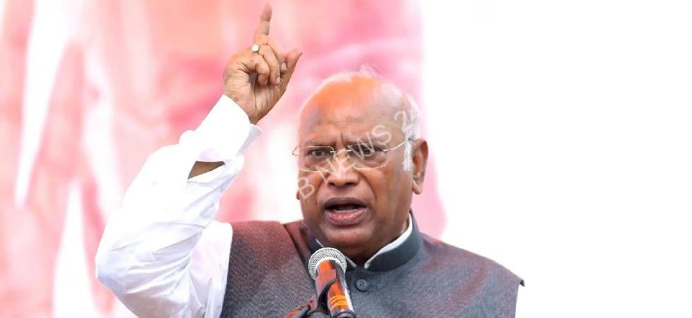 सरकार ने एससी, एसटी, ओबीसी और अल्पसंख्यकों की छात्रवृत्ति समाप्त कर दी है: खड़गे - The government has ended scholarship of SC, ST, OBC and minorities: Kharge