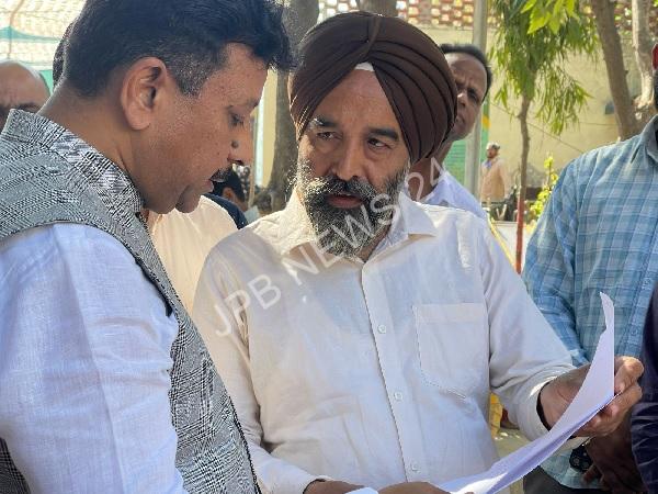 विधायक रमन अरोड़ा ने सरकारी प्राइमरी स्कूल आदर्श नगर के बच्चो से की मुलाकात - MLA raman arora met the children of government primary school adarsh ​​nagar