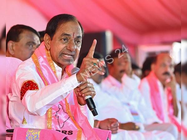 केसीआर ने पार्टी की 25वीं वर्षगांठ पर कांग्रेस पर तीखा हमला किया, राजनीतिक वापसी का संकल्प लिया - KCR launches a scathing attack on congress on the party 25th anniversary, vows to make a political comeback
