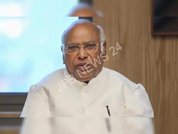 खड़गे ने पहलगाम आतंकी हमले पर सर्वदलीय बैठक में पीएम मोदी की अनुपस्थिति पर निशाना साधा - Kharge targets PM modi absent in the all-party meeting on pahalgam terror attack