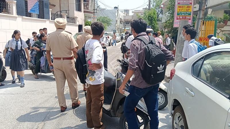 Commissionerate police jalandhar launches special drive against eve-teasing: 310 vehicles checked, 33 challans issued, 7 motorcycles seized