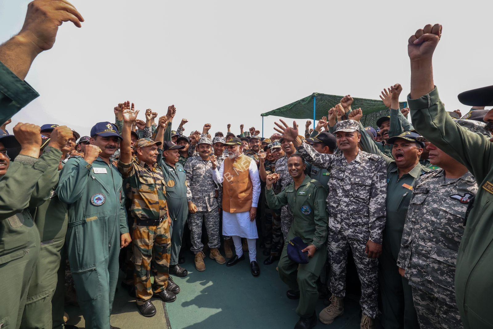 प्रधानमंत्री नरेंद्र मोदी ने किया AFS आदमपुर का दौरा, वीर सैनिकों से की मुलाकात – PM narendra modi visits AFS adampur, meets brave soldiers