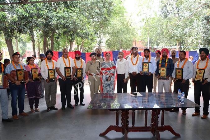 Commissionerate police jalandhar bid farewell to 17 retired police officers