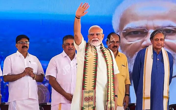 विझिनजाम पोर्ट कार्यक्रम में थरूर और विजयन की मौजूदगी से कई की नींद उड़ जाएगी: पीएम मोदी - Tharoor and vijayan presence at vizhinjam port event will give sleepless nights to many: PM modi